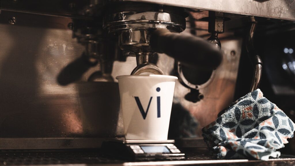 A photo of a Vi coffee cup
